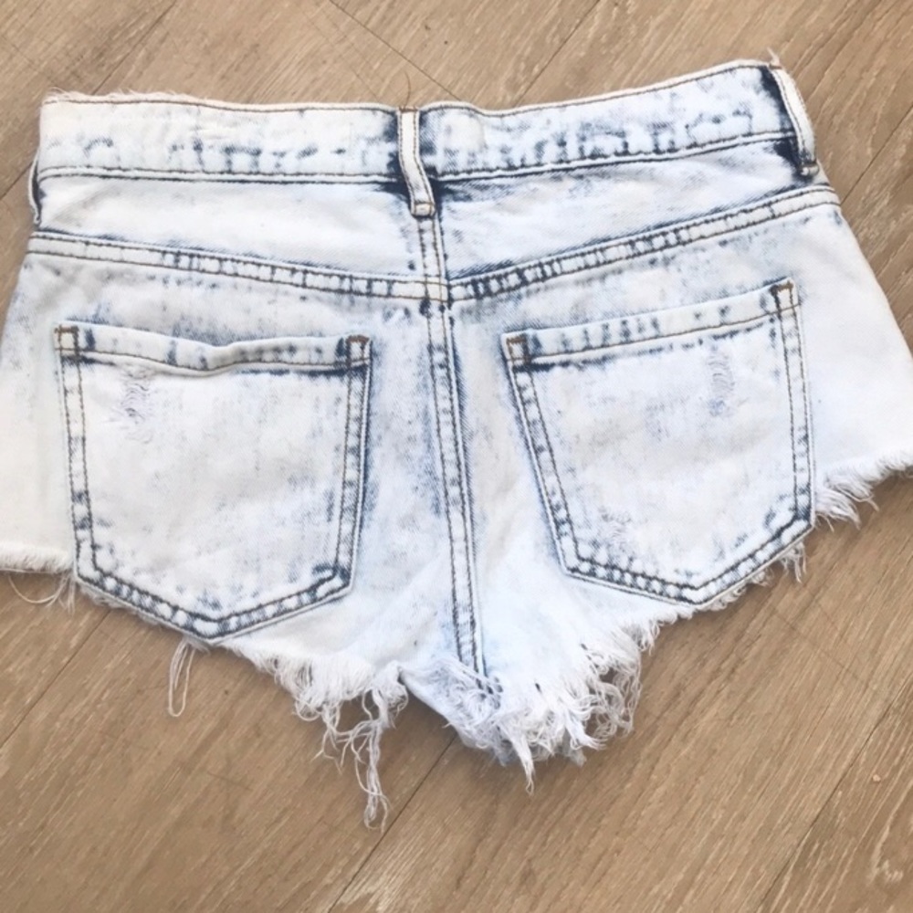 đź–¤BULLHEAD HIGH RISE SHORT SHORTS - Picture 2 of 2